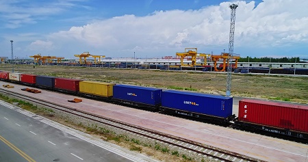 「中欧班列运输」满载优质进口棉花的中欧班列铁路,满载而归 「中欧班列运输」满载优质进口棉花的中欧班列铁路,满载而归